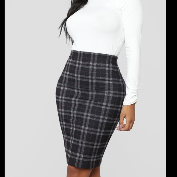 Fashion Nova Dresses & Skirts - Plaid skirt